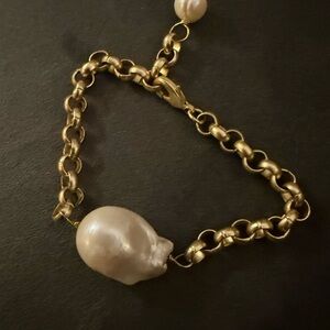 Girl with a Pearl Elegant Gold and Pearl Bracelet